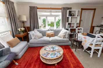 117 Severn Street (Bottom Unit), Island Bay