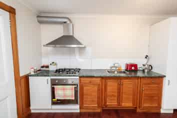 117 Severn Street (Bottom Unit), Island Bay