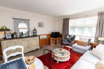 117 Severn Street (Bottom Unit), Island Bay