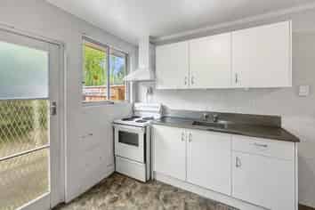 17E Surrey Road, Springvale