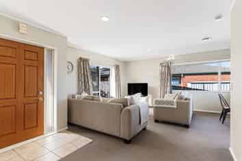 10 Rathmar Drive, Manurewa