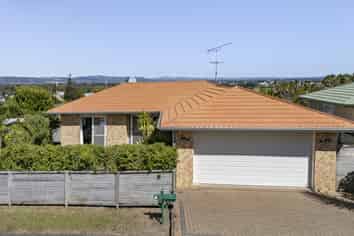 10 Rathmar Drive, Manurewa