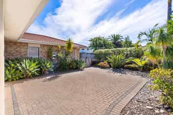10 Rathmar Drive, Manurewa