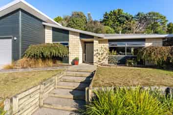 14 Leanne Way, Waikanae Beach