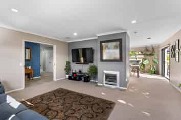 14 Leanne Way, Waikanae Beach