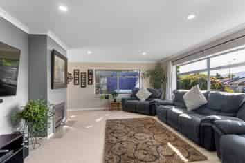14 Leanne Way, Waikanae Beach