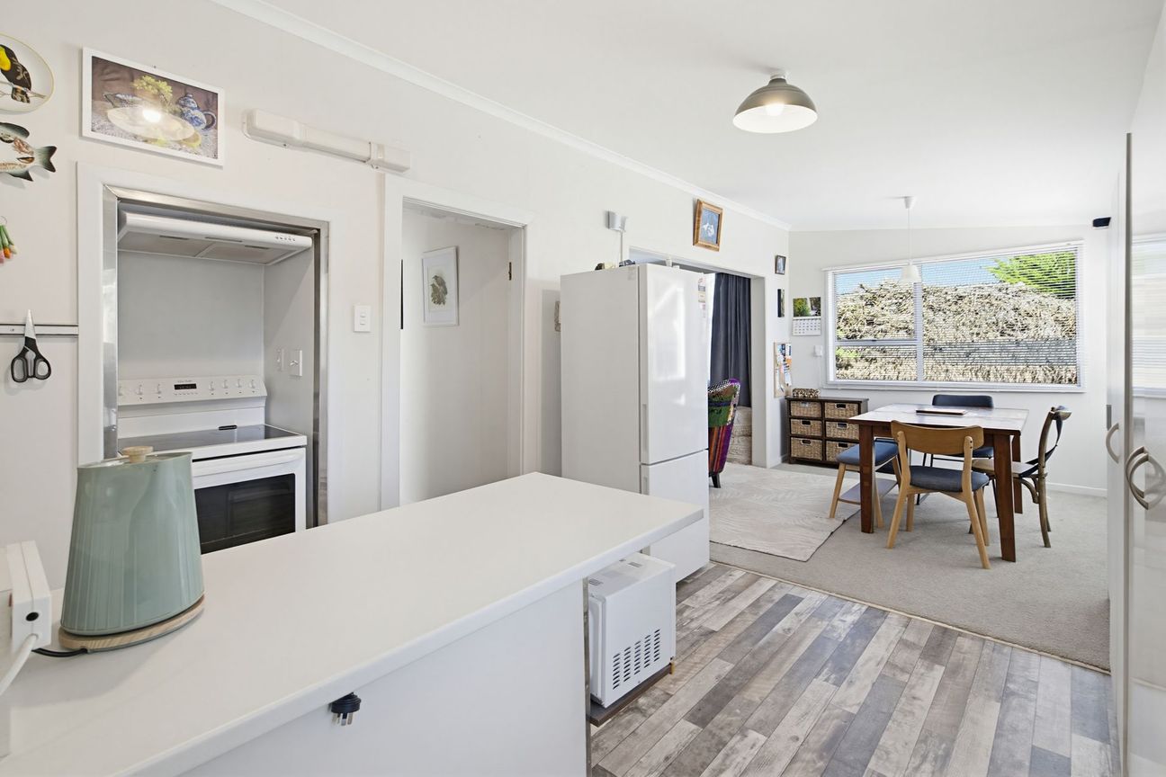 WELL PRICED, WELL UPDATED COTTAGE - Ansicht 2