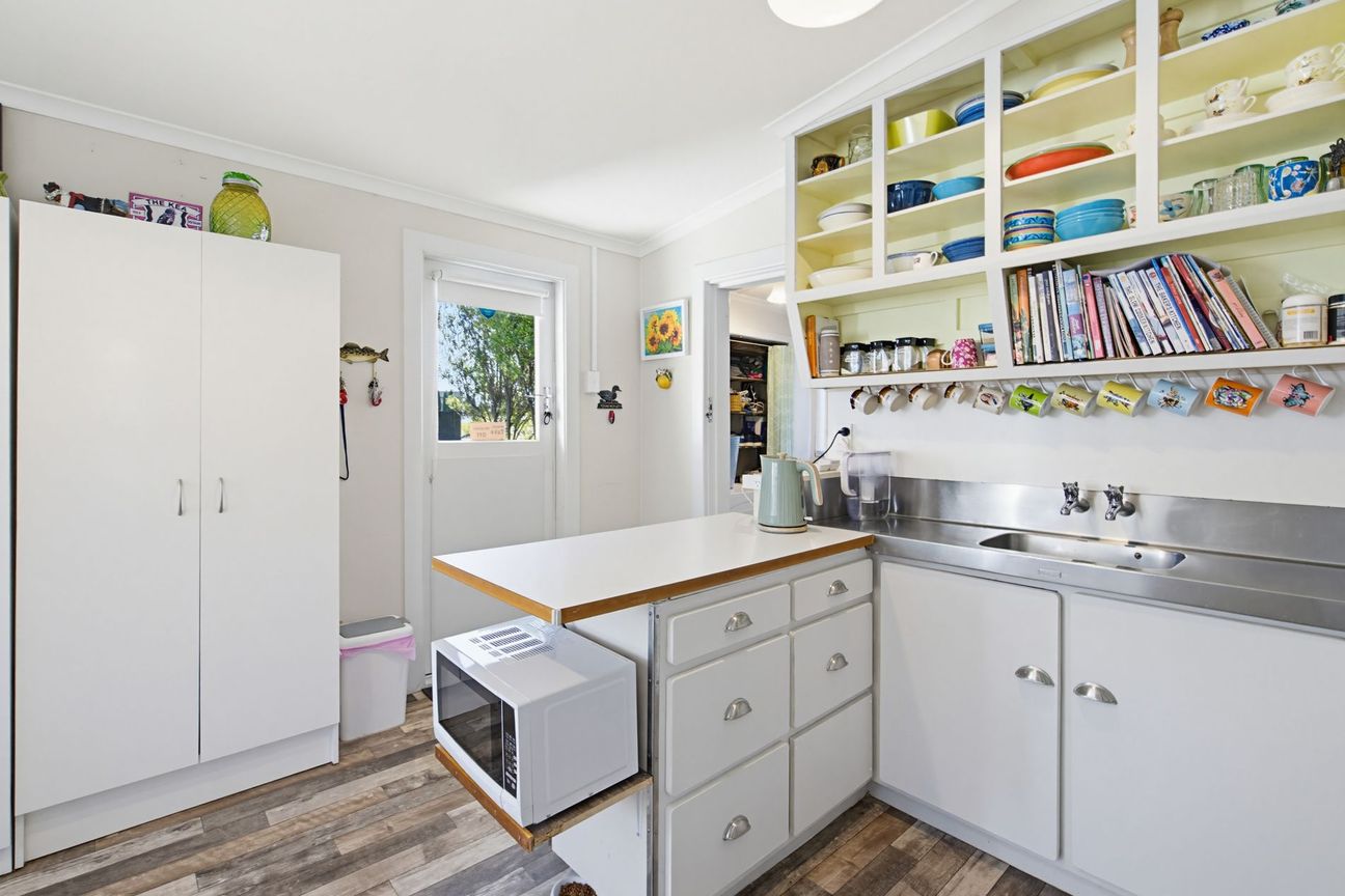 WELL PRICED, WELL UPDATED COTTAGE - Ansicht 4