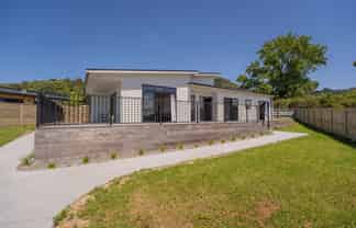 4 Fred Harsant Drive, Cooks Beach