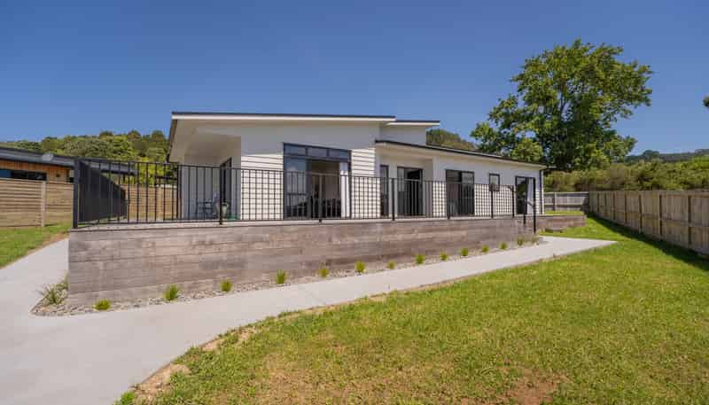 4 Fred Harsant Drive, Cooks Beach