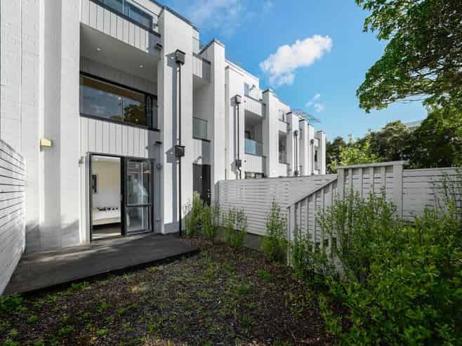 27D Claude Road, Epsom
