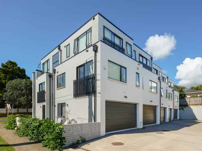 27D Claude Road, Epsom