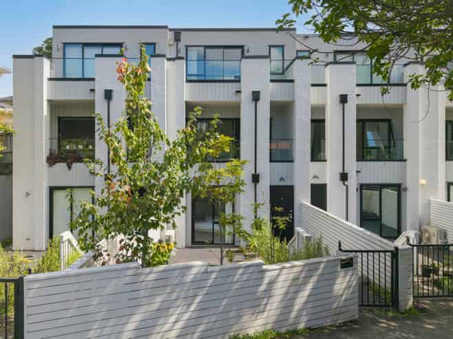 27D Claude Road, Epsom