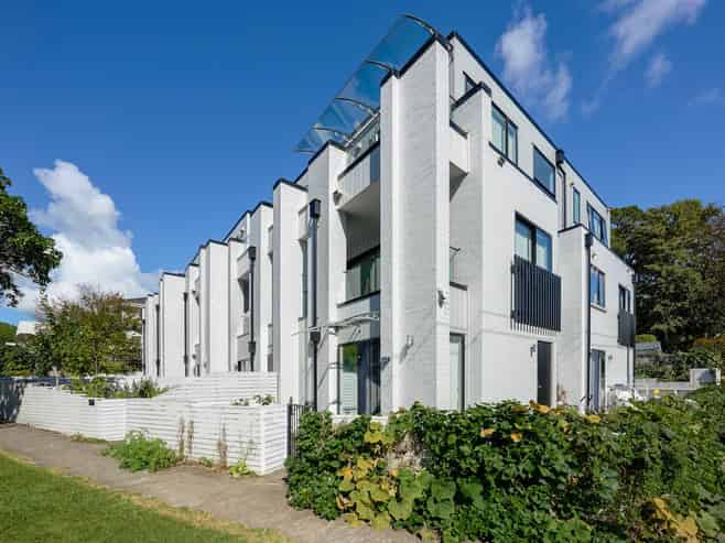 27D Claude Road, Epsom