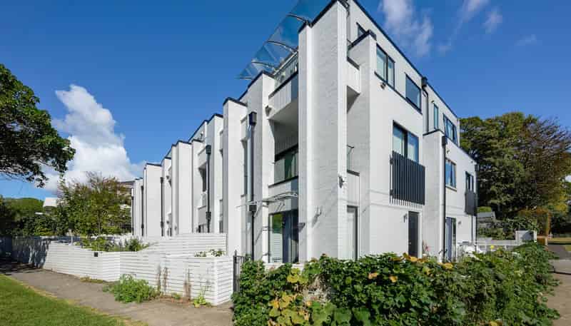 27D Claude Road, Epsom