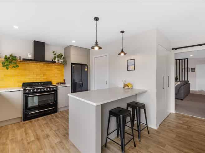 20 Pakanga Grove, Pyes Pa