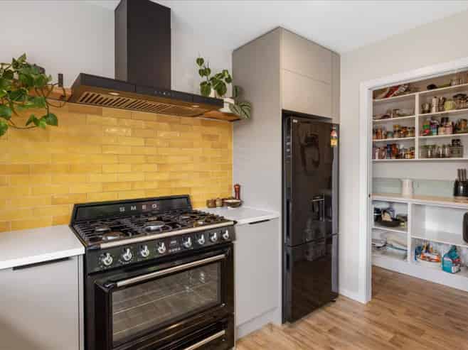 20 Pakanga Grove, Pyes Pa