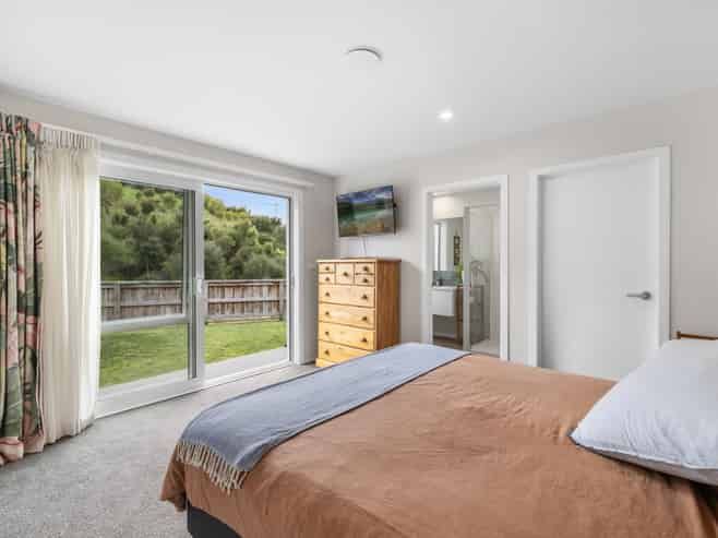 20 Pakanga Grove, Pyes Pa