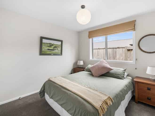 20 Pakanga Grove, Pyes Pa