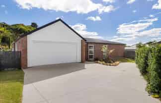 20 Pakanga Grove, Pyes Pa