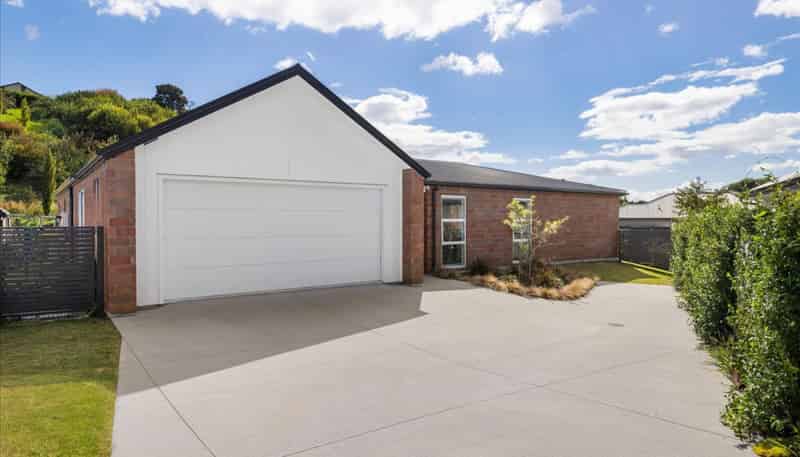 20 Pakanga Grove, Pyes Pa