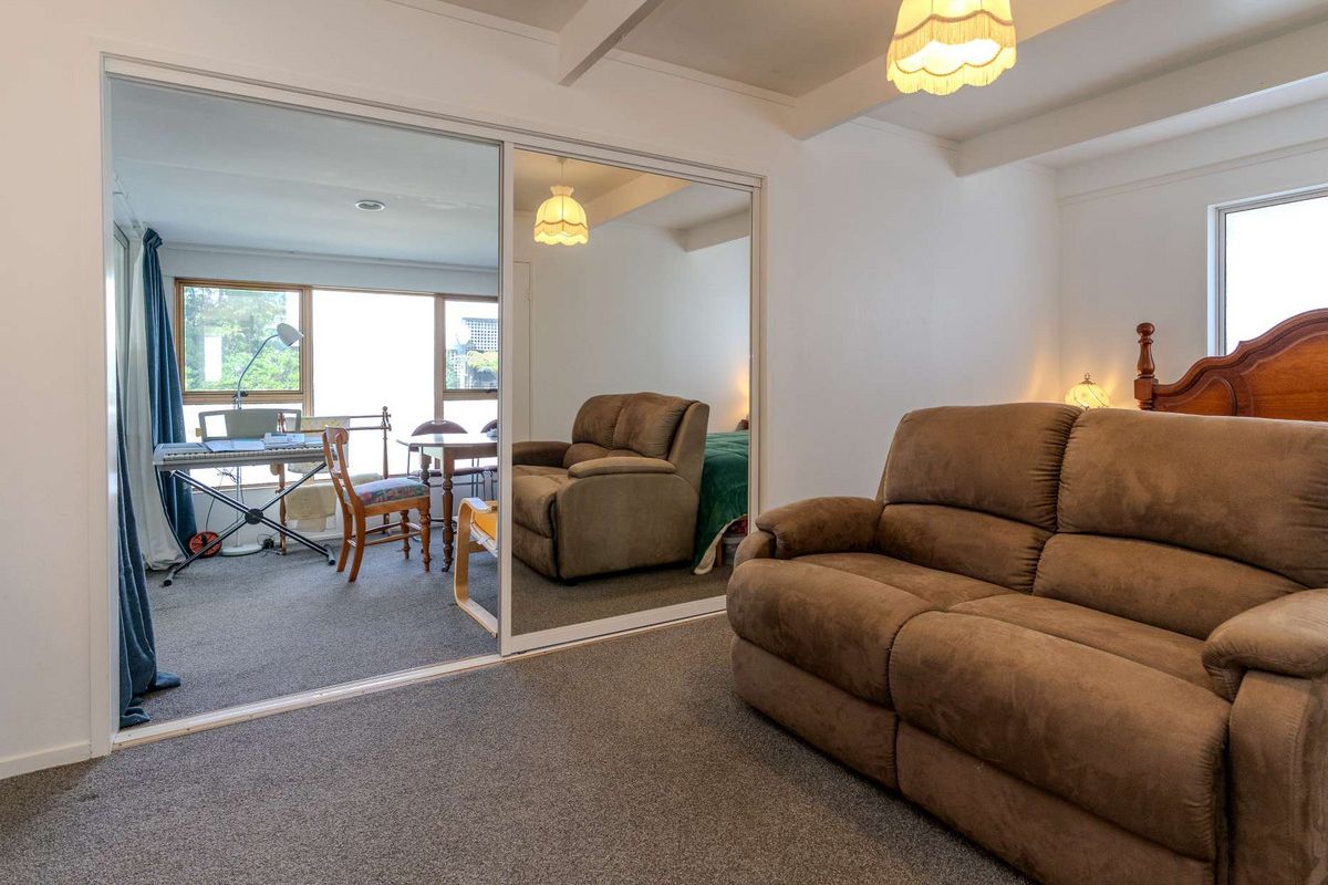 LARGE HOME, INLET VIEWS – pohled 6