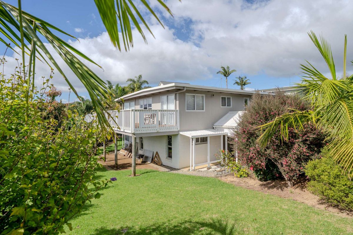 LARGE HOME, INLET VIEWS – pohled 2