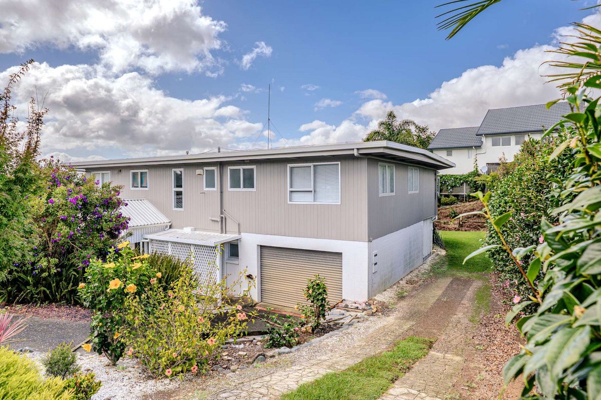 LARGE HOME, INLET VIEWS – pohled 5