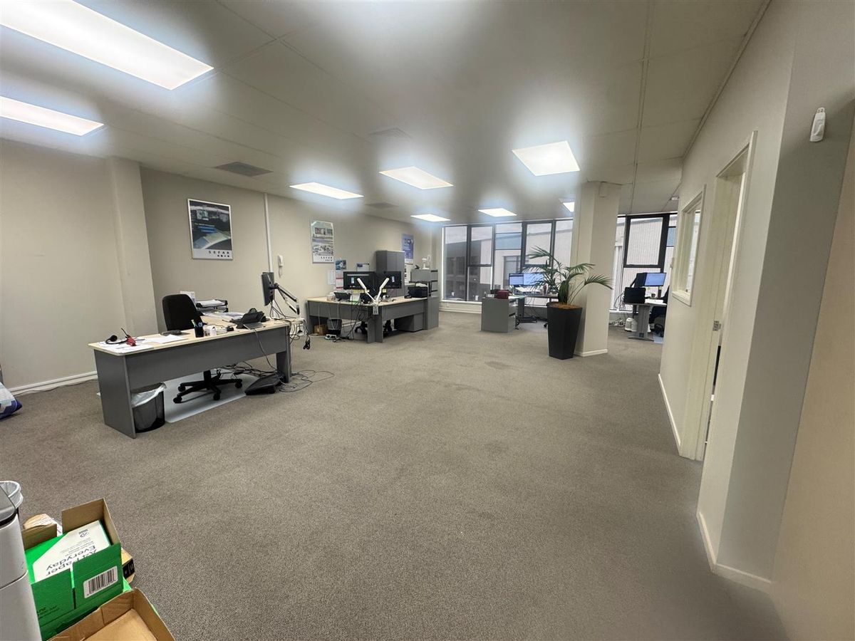CBRE | Tidy & Functional 722sqm Mt WLG WH - Więcej