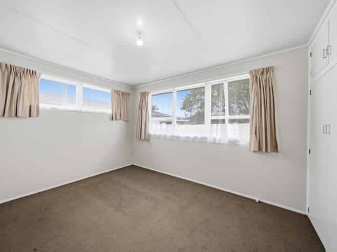 6 Comet Crescent, Mangere