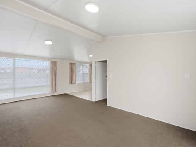 6 Comet Crescent, Mangere