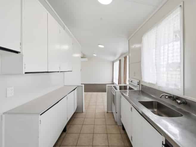 6 Comet Crescent, Mangere