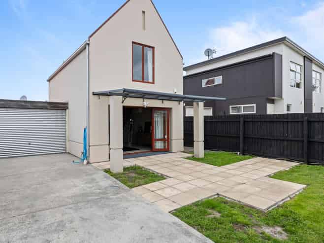 100 Grafton Street, Waltham