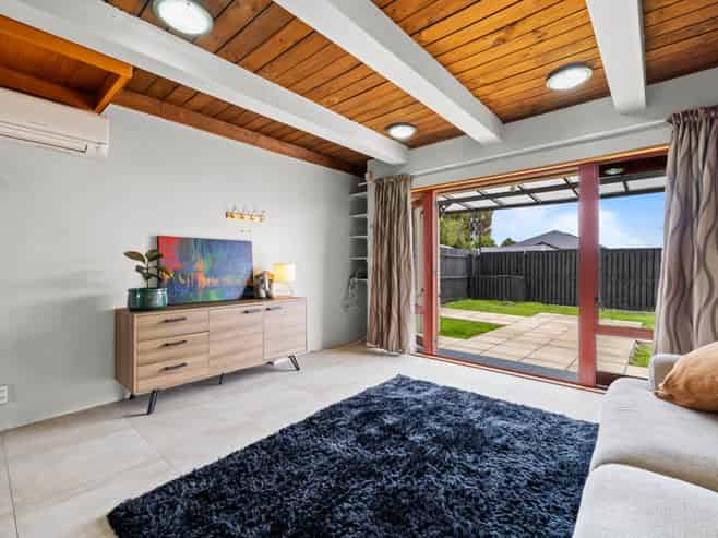 100 Grafton Street, Waltham