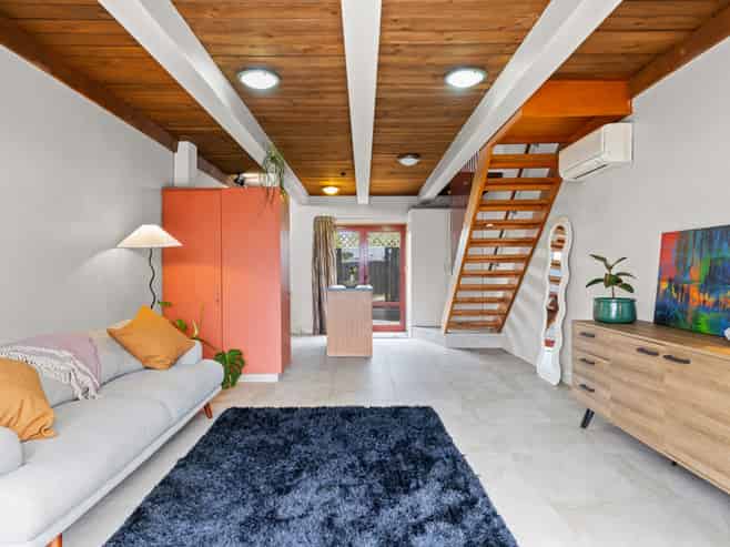 100 Grafton Street, Waltham