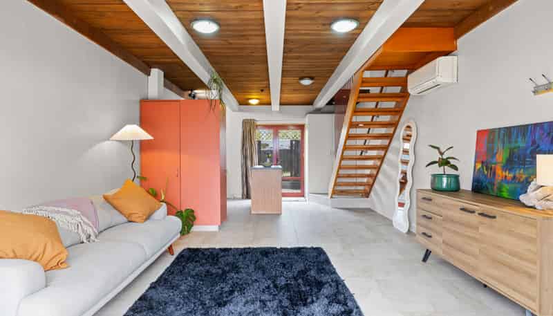 100 Grafton Street, Waltham