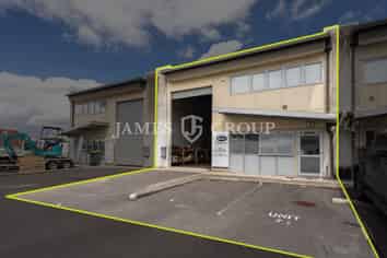 100m² Industrial | Secure Lambie Drive Complex