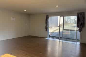 56A Sycamore Dr, Sunnynook