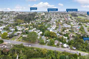 8 Makora Road, Massey