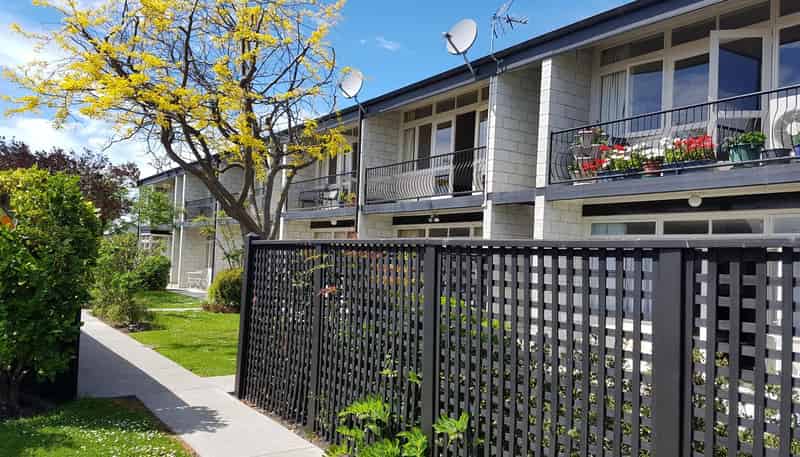 1-1054 Colombo Street, Saint Albans