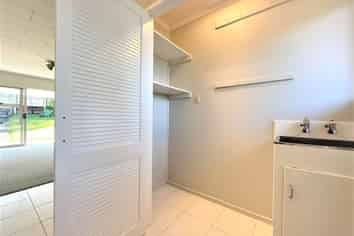 4/ Merton Road, Saint Johns