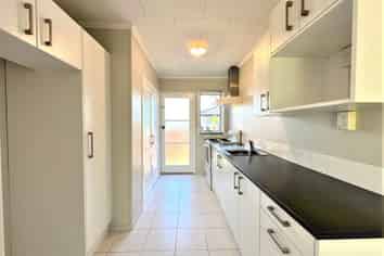 4/ Merton Road, Saint Johns