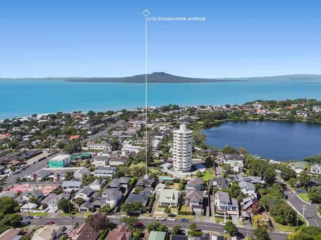  2/10 Sylvan Park Avenue, Milford