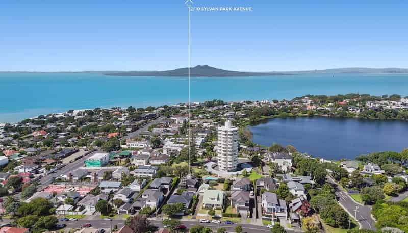  2/10 Sylvan Park Avenue, Milford