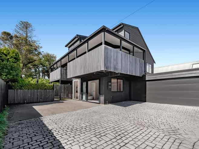  2/10 Sylvan Park Avenue, Milford