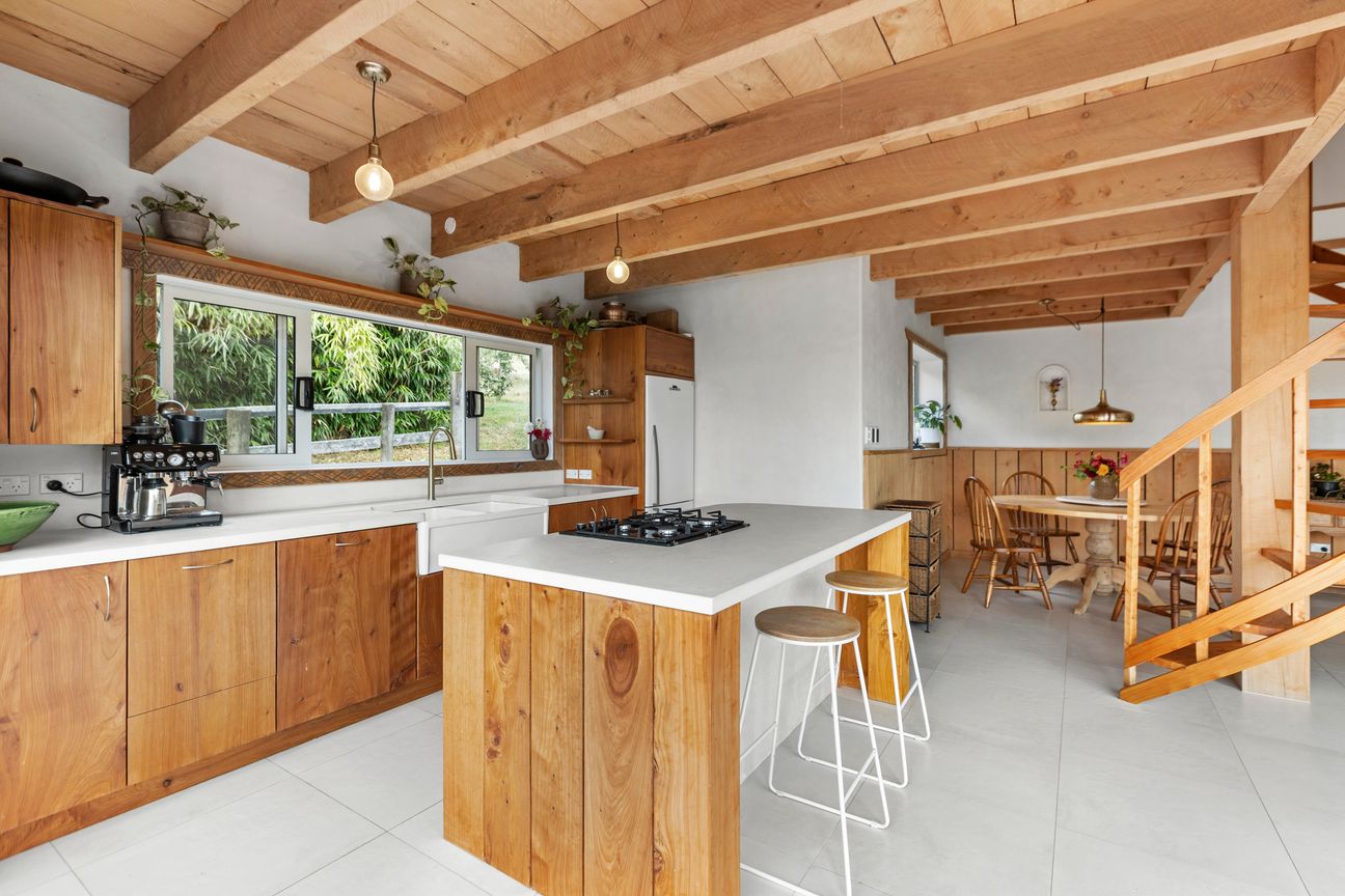 Coastal Lifestyle Living Right in Town - Aanzicht 4