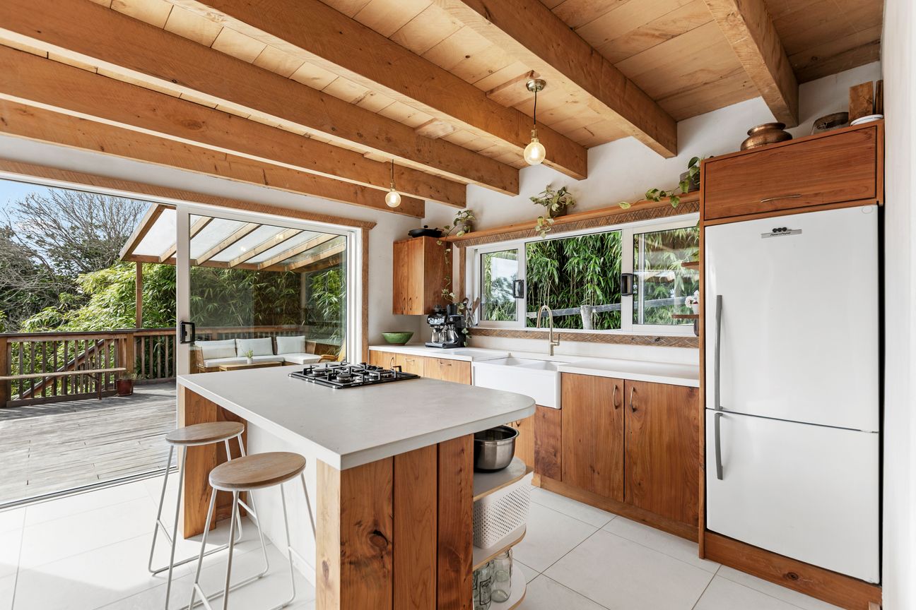Coastal Lifestyle Living Right in Town - Aanzicht 3