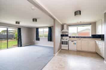 44 Dundee Place, Strathern