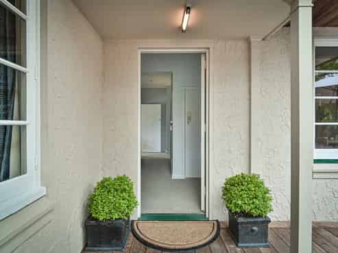 807 Tawa Street, Mahora