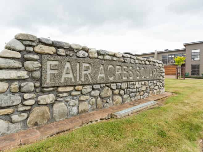 5 Corrib Grove, Milson